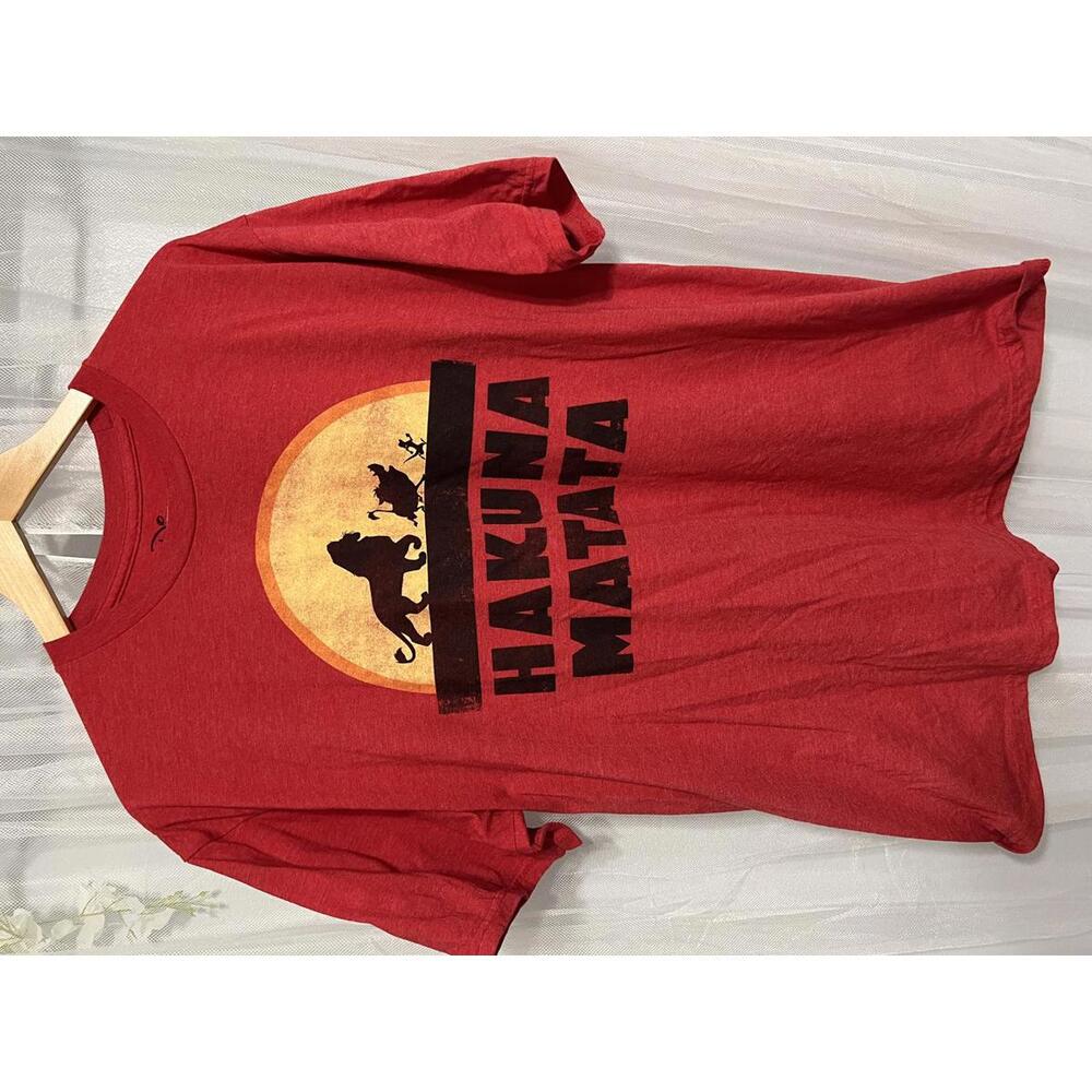 Disney The Lion King Hakuna Matata Red T-Shirt 2XL